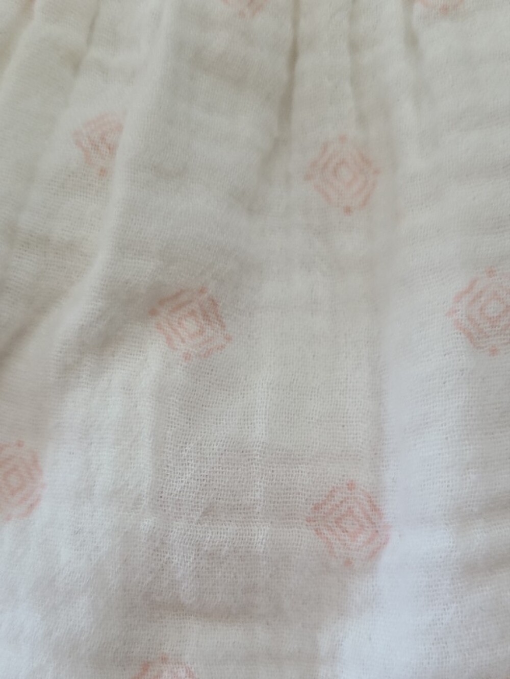 GAP Cream Ruffle Top & Light Pink Muslin Pants - Picture 3 of 6